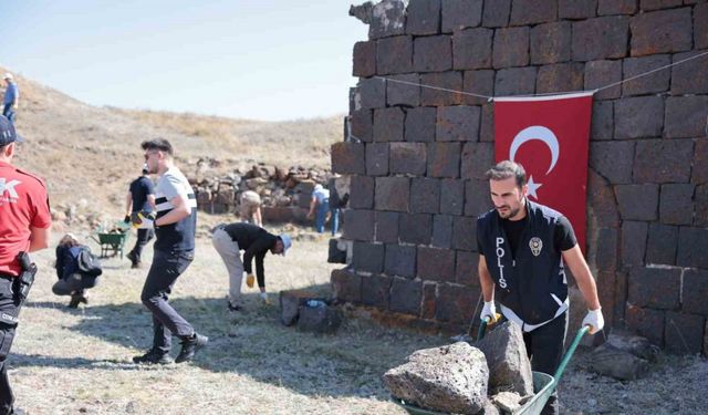 Erzurum polisinden örnek davranış