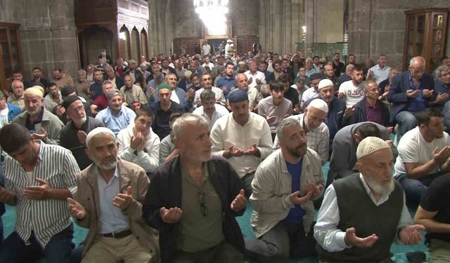 Erzurum’da Mevlid Kandili coşkusu