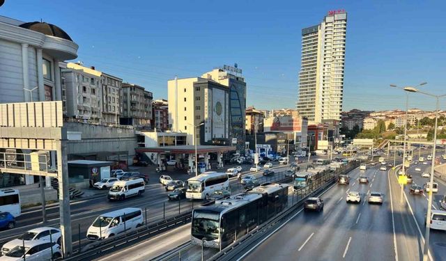 Esenyurt’ta metrobüsün tekerlekleri fırladı: Faciadan dönüldü