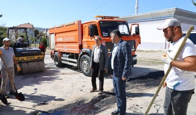 Gediz’de asfalt çalışmaları devam ediyor