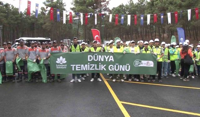 Gençlik ve Spor Bakanı Osman Aşkın Bak, çevre temizliği farkındalık etkinliğine katıldı