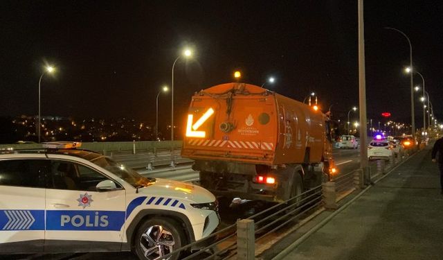 Haliç Köprüsü’ndeki feci kazada motosiklet, yol temizleme aracına çarptı: 1 ölü