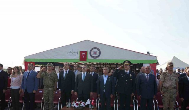 Iğdır’da hain saldırıda hayatını kaybeden şehitler için yapılan anıt törenle açıldı