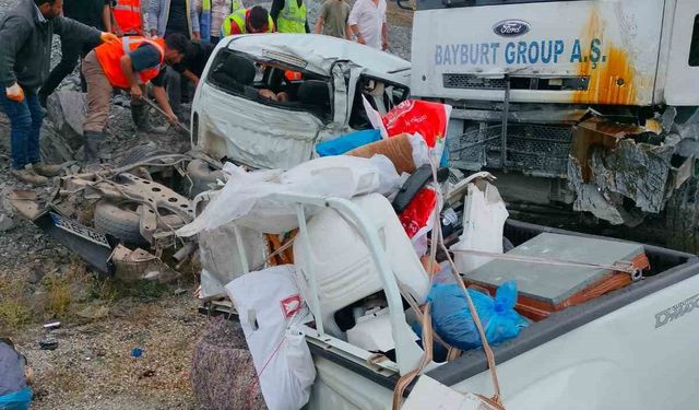 İspir’de feci kaza: 2 ölü, 2 yaralı