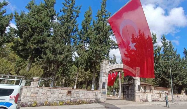 İsrail’in katlettiği Ayşenur’un cenaze töreni için mezarlıkta hazırlıklar tamamlandı