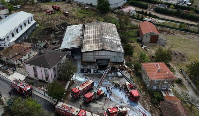 İstanbul Çatalca’da bulunan bir fabrikada bilinmeyen nedenle yangın çıktı. Olay yerine çok sayıda itfaiye ekibi sevk edildi.