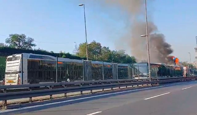 İstanbul’da korkutan metrobüs yangını