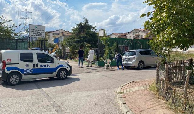 İzmit Belediyesi çalışanını, belediyeye ait mekanda vurup kaçtılar