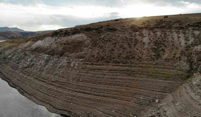 Kars’ta baraj suları 40 metre çekildi