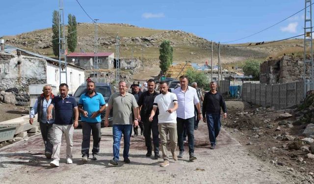 Kars’ta köy yollarına kilitli parke taş yapılıyor