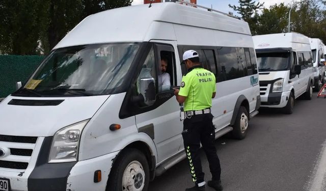 Kars’ta okul servisleri ve çevreleri denetlendi