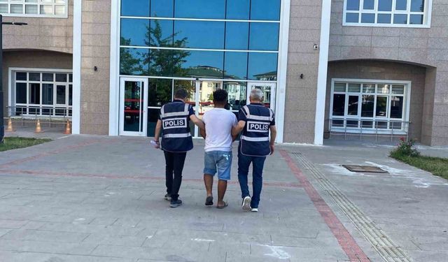 Kendini polis olarak tanıtıp 2 milyon liranın üzerinde vurgun yaptı