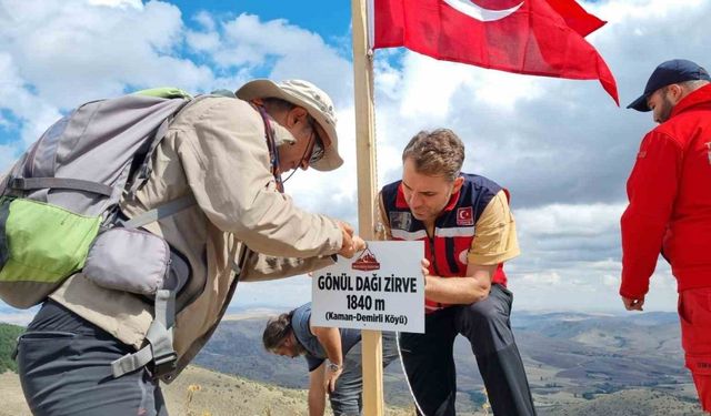 Kırşehirli dağcılar Neşet Ertaş’ı Gönül Dağı’nda andı