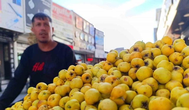 Kışın habercisi alıç, tezgahtaki yerini aldı