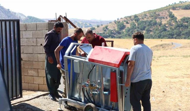 Koyun keçi yetiştiricilerine seyyar ilaçlama ve yıkama banyosu hibe edildi