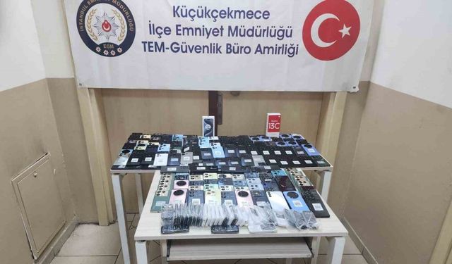 Küçükçekmece’de 385 adet kaçak cep telefonu ele geçirildi