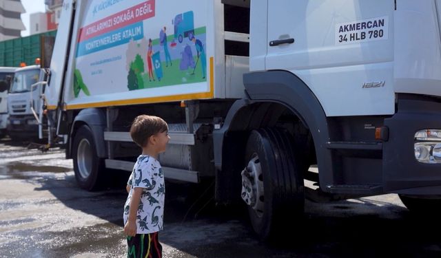 Küçükçekmece’de yaşayan minik Barlas’ın çöp kamyonu hayali gerçek oldu