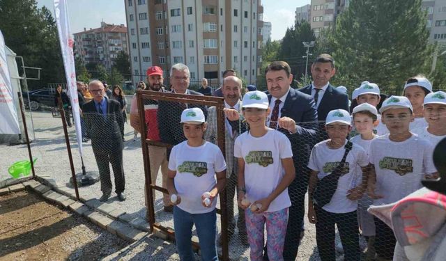 Kütahya’da ’Okuldaki çiftlik’ projesi ile hasat heyecanı yaşandı