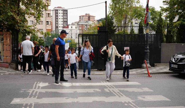 Maltepe’de zabıtayla okullar daha güvenli