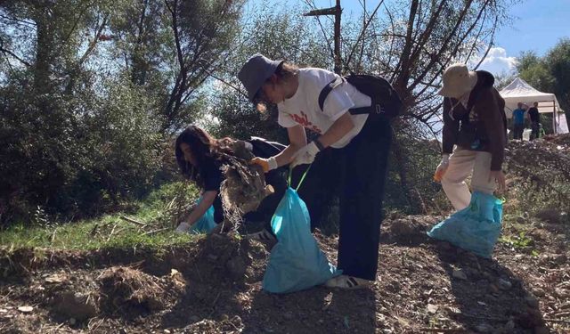 Mamak Kent Ormanı’nda gönüllüler tarafından temizlik yapıldı