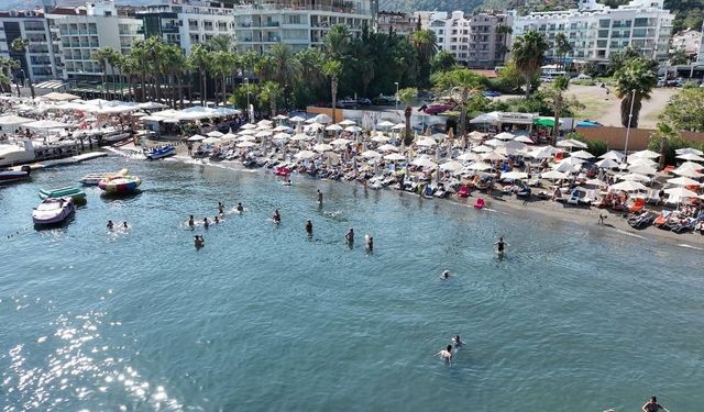 Marmaris’te yaz bitse de turizm sezonu bitmedi