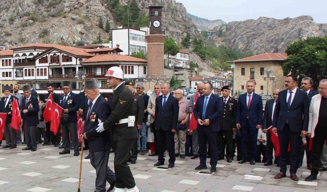 Mehmetçik gaziye omuz verdi