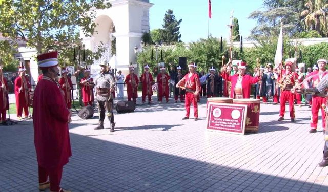 Mehteran Birliği 2024 yılının son gösterisini Yıldız Sarayı’nda gerçekleştirdi