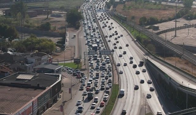 Okullar açıldı, Bursa’da yollar tıkandı