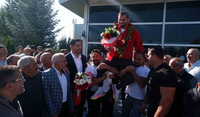 Olimpiyat şampiyonu İbrahim Bölükbaşı, memleketi Erzurum’da omuzlarda karşılandı