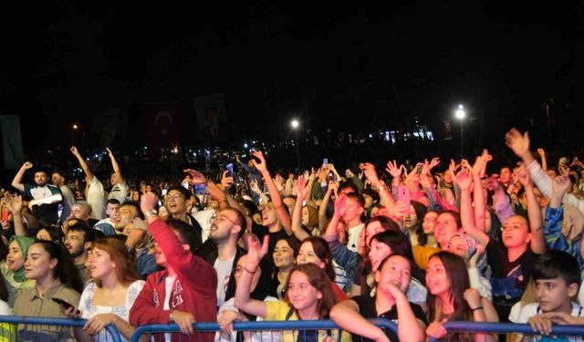 Orhaneli Karagöz Festivali ve Kurtuluş şenlikleri coşkuyla kutlandı