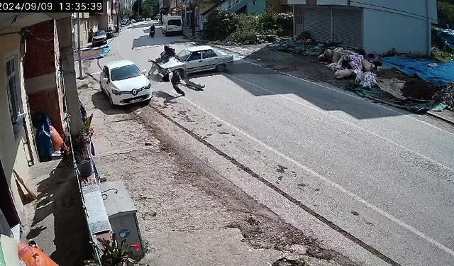 Otomobil ile çarpışan motosiklet sürücüsü havada takla attı