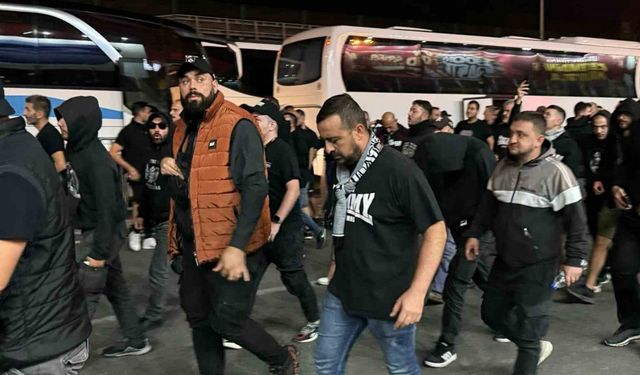 PAOK taraftarı stadyuma geldi