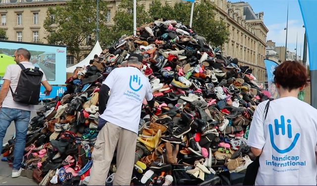 Paris’te mayın ve bombalar nedeniyle uzuvlarını kaybedenlere destek gösterisi