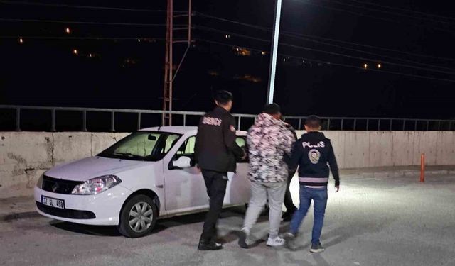 Polis ekibine silah çekip tehditler savurmuşlardı: Tekrar gözaltına alındılar