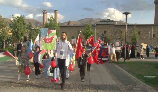 Sağlık çalışanları Erzurum’da İsrail’i protesto etti