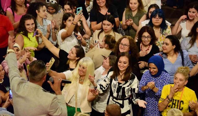 Şehzadeli kadınlar, ‘Kadınlar Matinesi’nde gönüllerince eğlendi