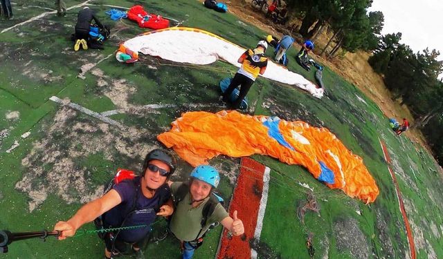 Simav’da Eynal Yamaç Paraşütü ve Havacılık Festivali