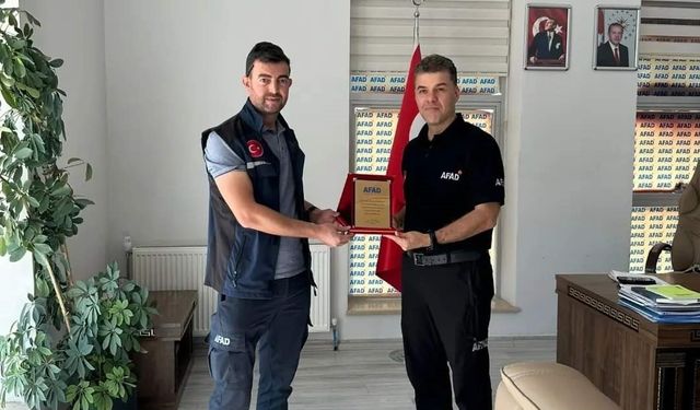 Şırnak’ta tayini çıkan AFAD personeline plaket verildi