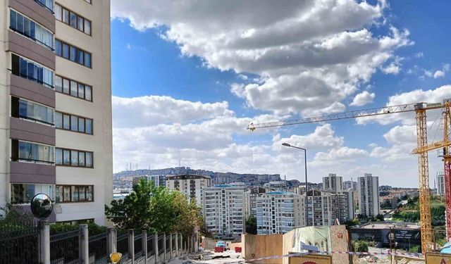 Site inşaatında ihmal iddiası: Önlem alınmadan başlanan çalışmalarda yol ve apartman bahçesinde çökmeler yaşandı