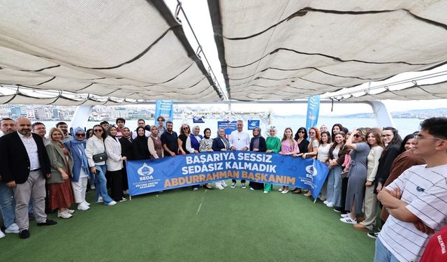 Sultangazi Belediyesi’nden üniversiteyi kazanan öğrenciler için Boğaz turu