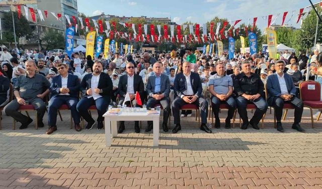 Sultangazi Belediyesi’nin düzenlediği 3. toplu sünnet şöleninde bin 200 çocuk sünnet oldu