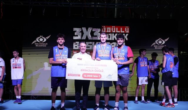 Sultangazi’de 4. Geleneksel 3x3 Sokak Basketbolu Turnuvası heyecanı doyasıya yaşandı