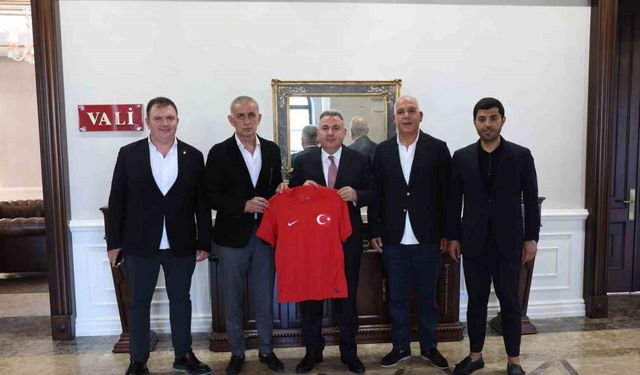 TFF Başkanı Hacıosmanoğlu’dan İzmir Valisi Elban ve İZVAK’a ziyaret