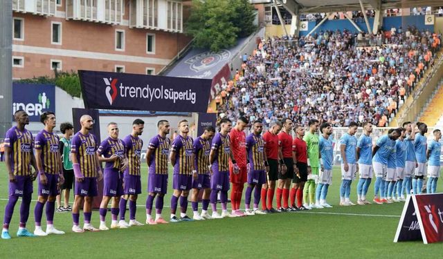 Trendyol Süper Lig: Eyüpspor: 0 - Trabzonspor: 0 (İlk yarı)