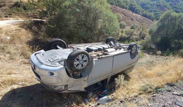 Tunceli’de otomobil ters döndü