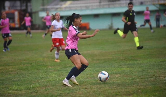 Türkcell Kadın Futbol Süper Ligi: Ünye Kadın Spor Kulübü: 3 - Bornova Hitab Spor: 0