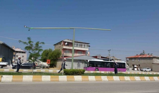 Türkiye’de ilk kez Van’da uygulandı: Ekipler direğe çıkmadan arızayı gideriyor