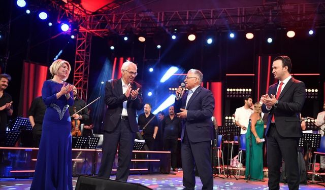 Valilik ve Büyükşehir’den TRT sanatçıları şehir konserleri ile Kayseri’ye unutulmaz müzik keyfi