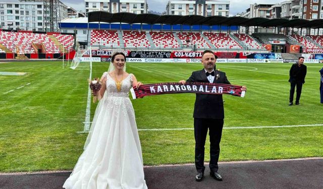 Vanlı kadın hakem bu kez maç için değil nikah için düdük çaldı