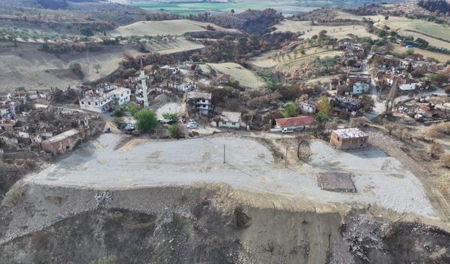 Yangında küle dönen Karayakup’ta yaralar sarılıyor